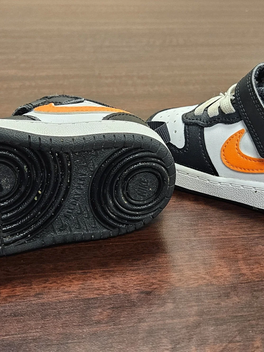 Nike classic low